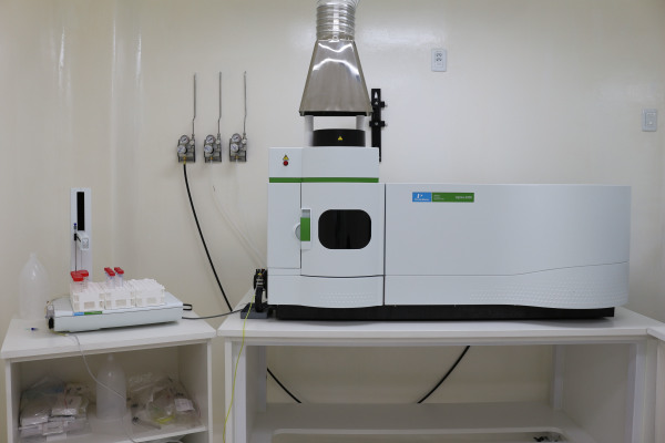 Espectrometria de Emissão Óptica com Plasma Indutivamente Acoplado Perkin Elmer modelo Optima 8300 (ICP-OES).jpg